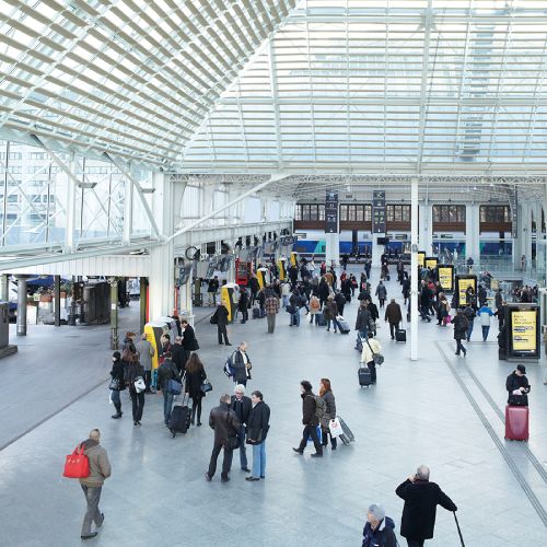 Illustration, des clients dans une gare
