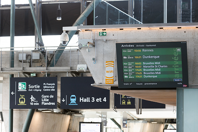 Panneau d’affichage à la gare de Lille Flandres © SNCF Réseau / Yann Audic