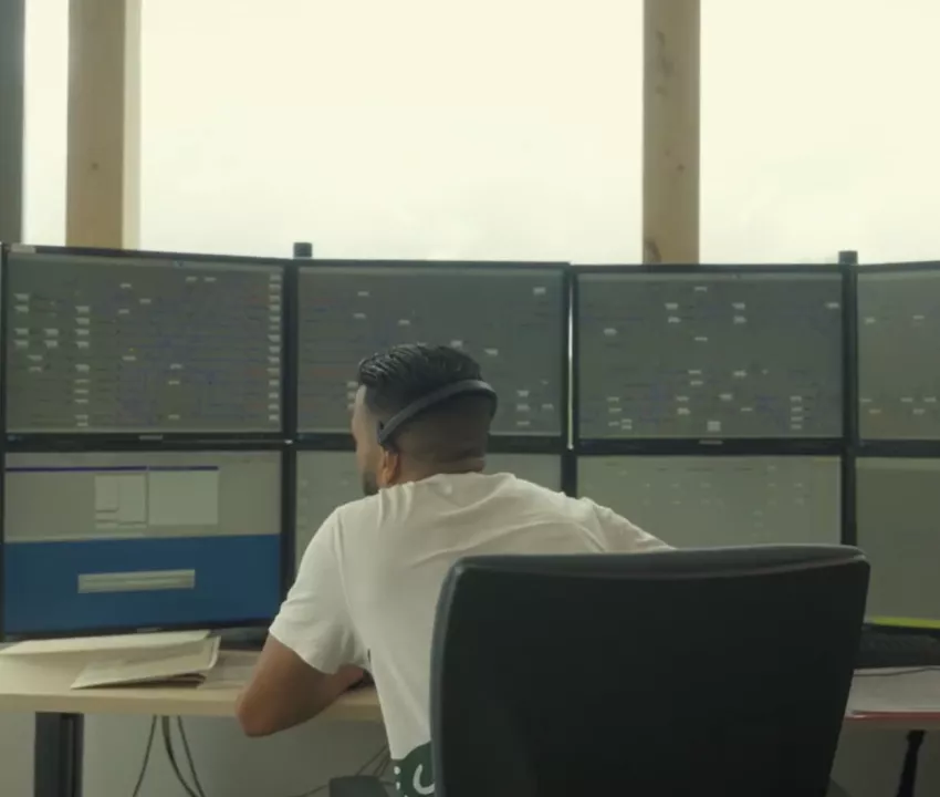 personne en travaillant en circulation ferroviaire