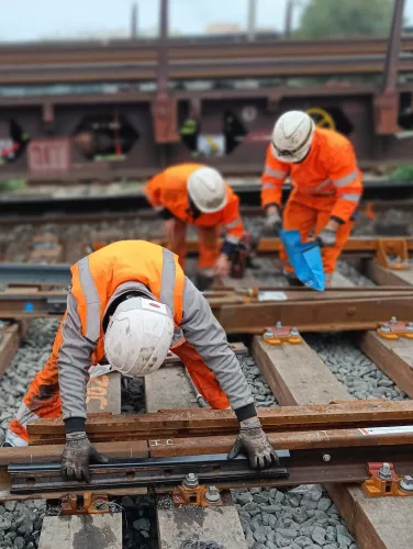 OCP Marseille Saint-Charles (11/2023) Agents sur un chantier de remplacement d'aiguillages