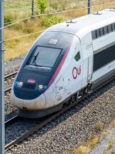 train sur la ligne à grande vitesse Paris - Lyon