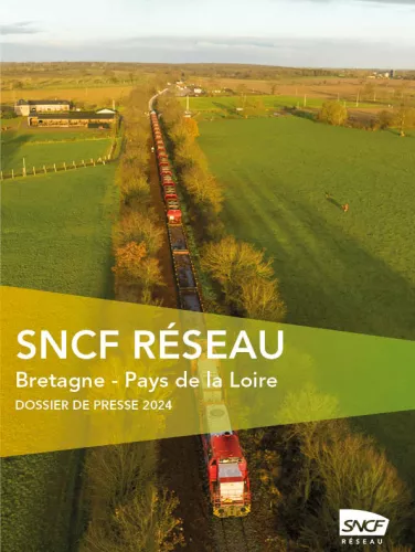 Couverture du dossier de presse 2024 Bretagne et Pays de la Loire de SNCF Réseau représentant un train passant sur la voie ferré de cette ligne 