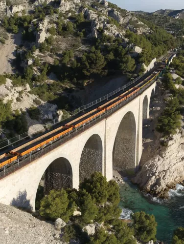 Train à usine sur la Côte Bleue