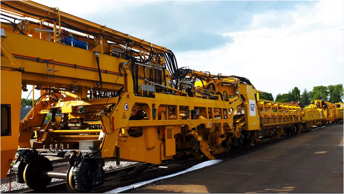 train-usine utilisé pour renouveler la voie