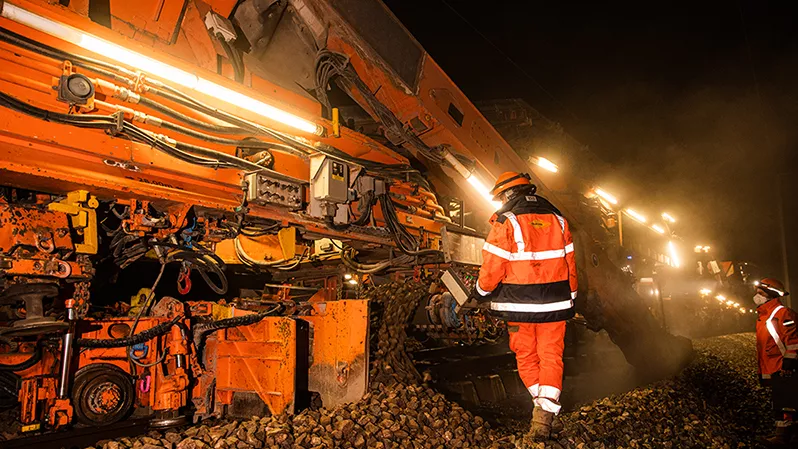 Renouvellement de ballast (cailloux) recyclé - Ligne à Grande Vitesse Nord - mars 2022 