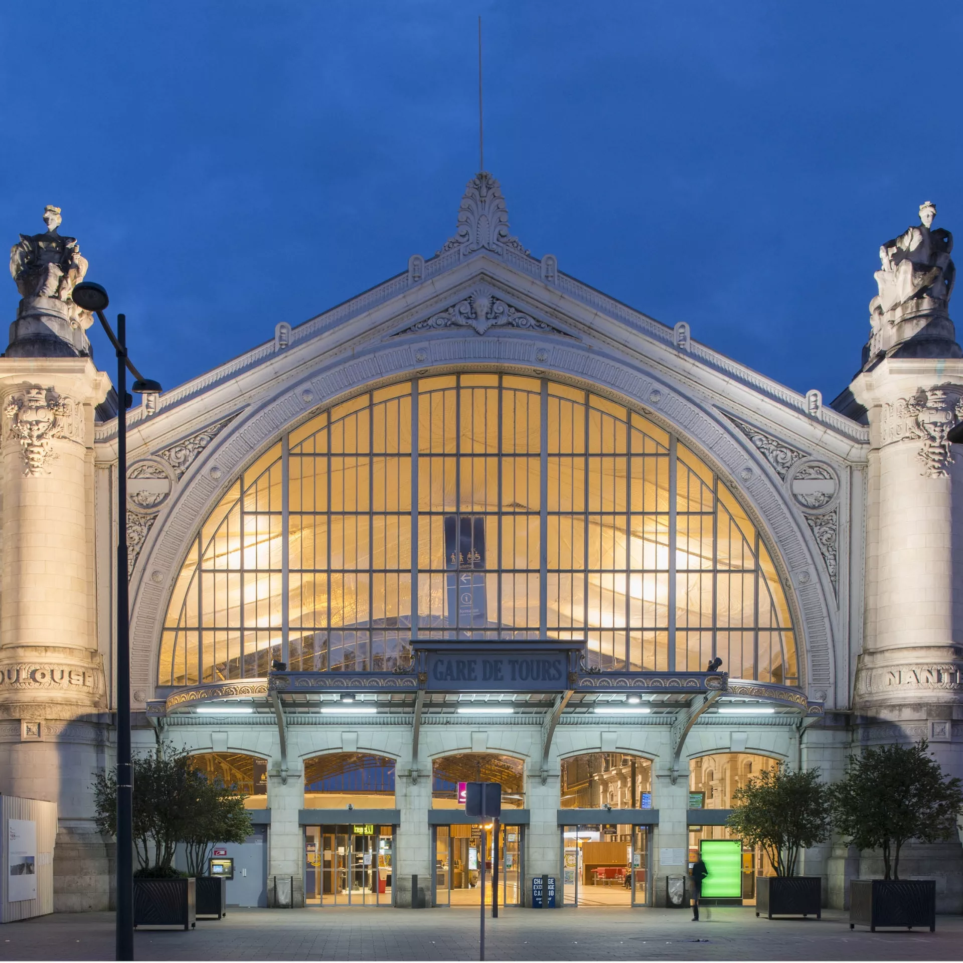 Façade de gare de Tours
