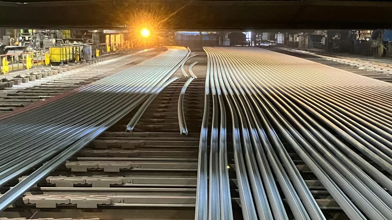 des rails sont alignés dans l'entreprise Saarsthal