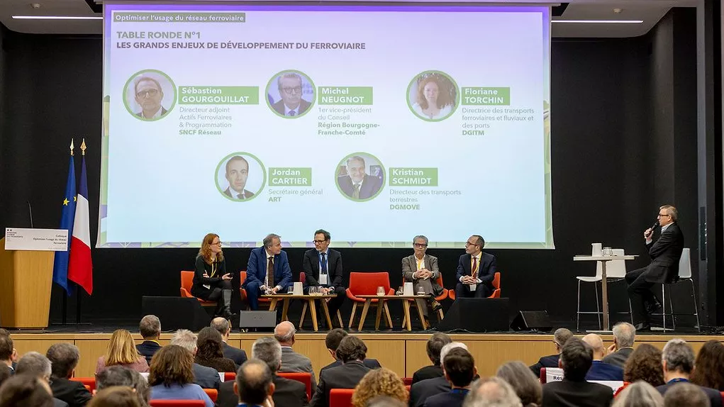Une table ronde lors du colloque